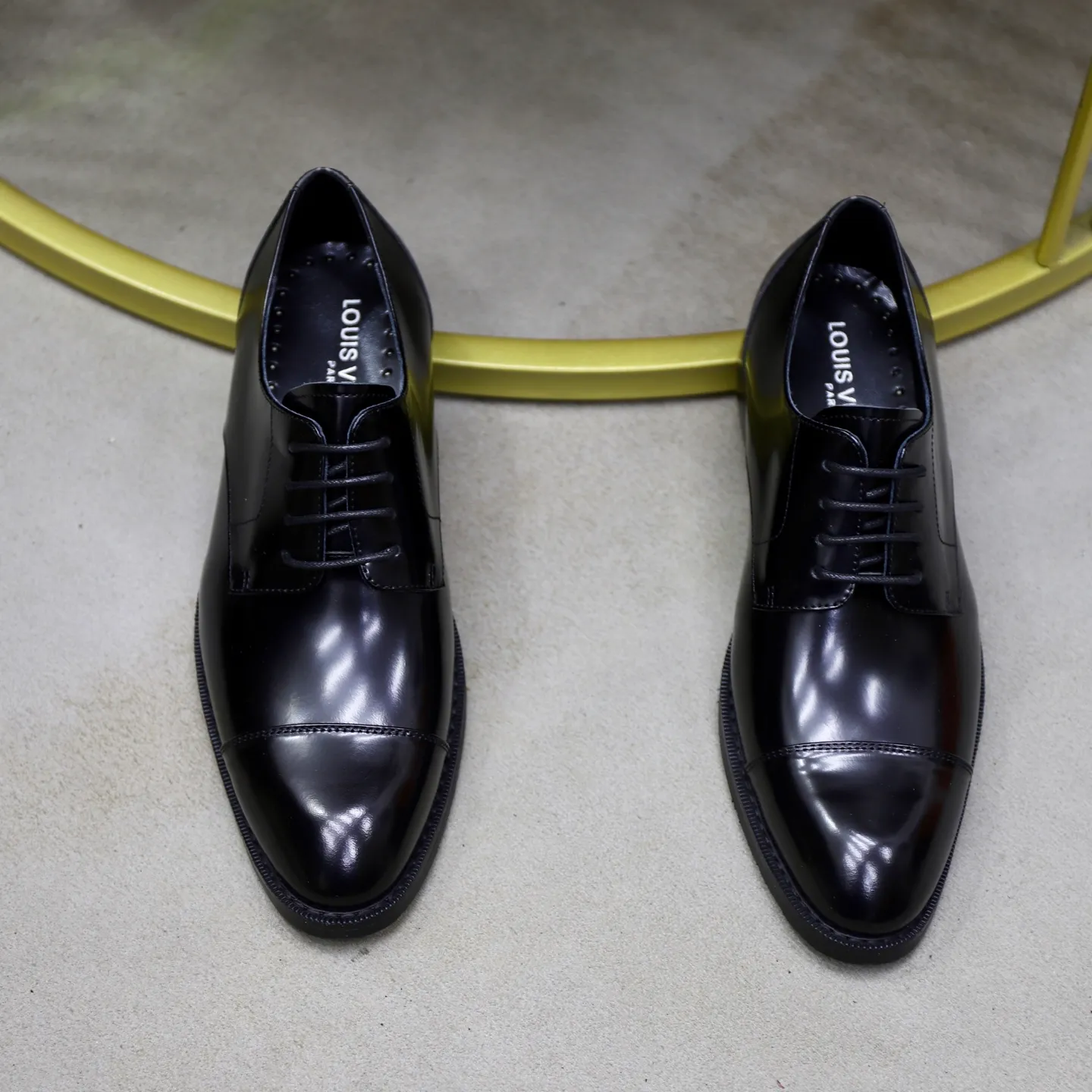 Ex-factory price: 500💰🙅‍♂️🙅‍♂️🙅‍♂️ Brand: LV Louis Vuitton Standard code: Men's size 38-44 (45 can be customized) Grade: Same style as the official website Original order quality Material: Original cowhide surface Comfortable sheepskin lining Original outsole Style category: Men's fashionable casual leather shoes Distinguished big-name luxury elements Top luxury Color: actual picture color